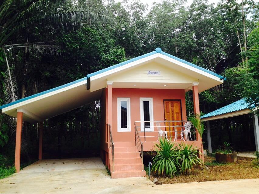 Oyo 75515 Sairung Farmstay Krabi town Buitenkant foto